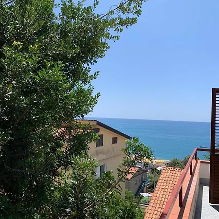 Apartment This Has A Terrace And Sea Views. Scalea